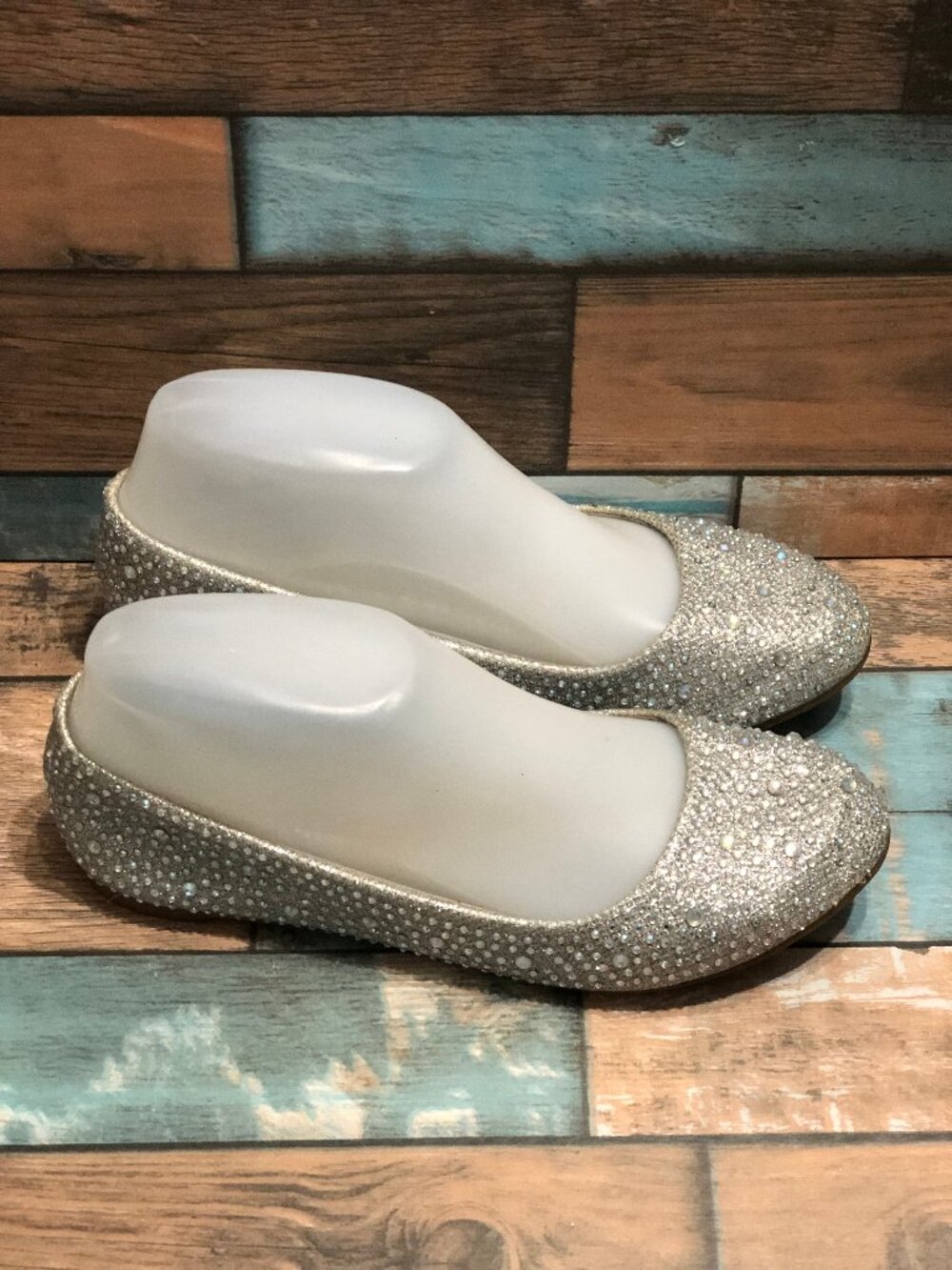 Dream Pairs Slip on Flats Embellished Women's Size 6